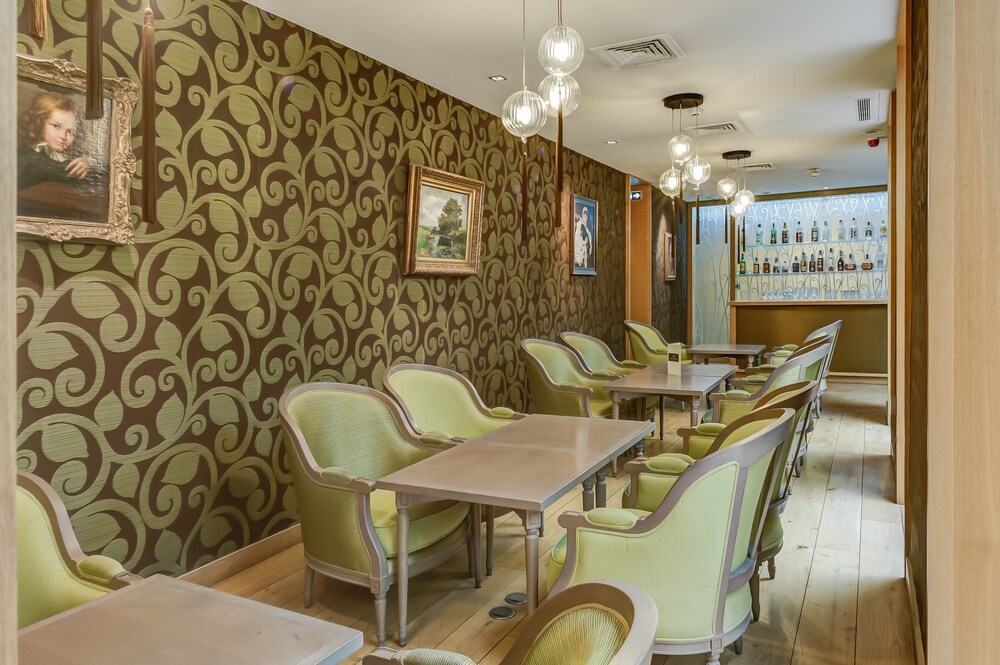 Hotel Lounge