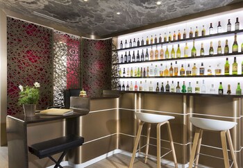 Hotel Bar