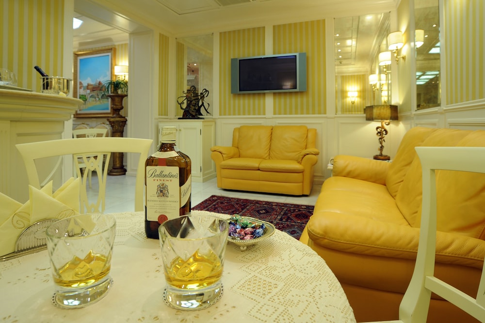 Hotel Lounge