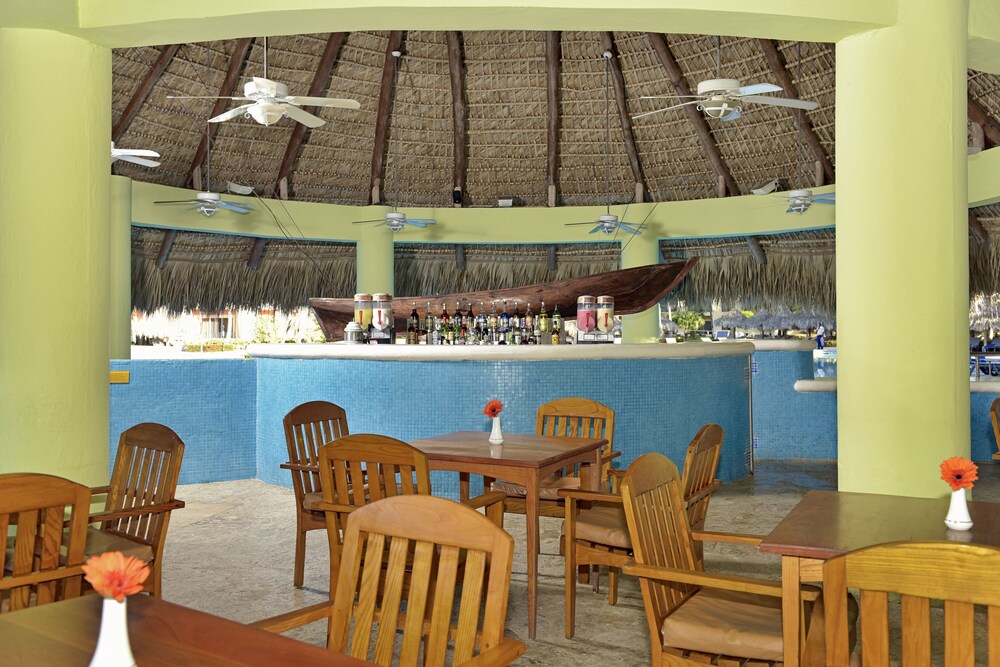 Poolside Bar