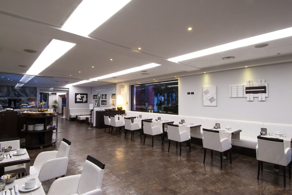 Food Court