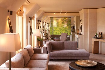 Executive Lounge