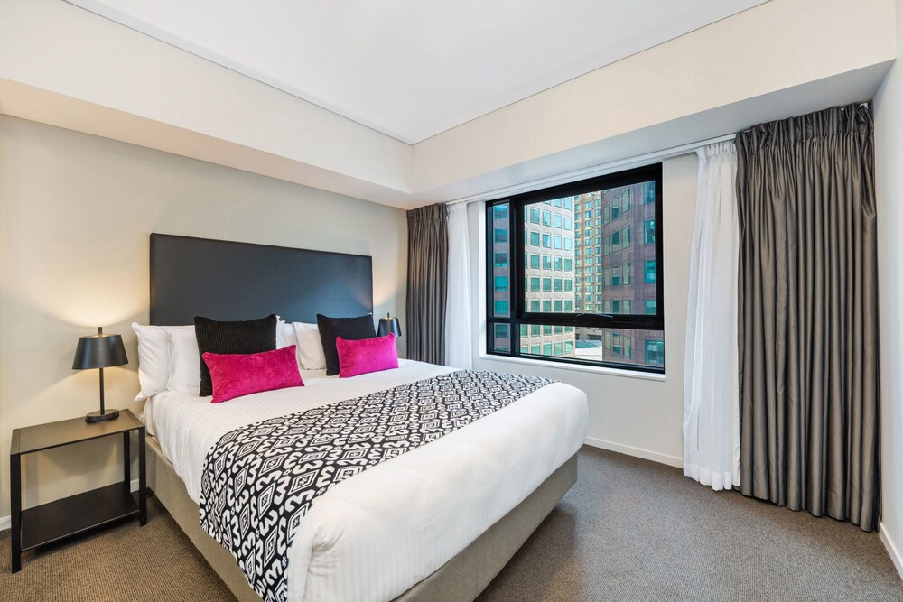 Premium Two Bedroom Corner Apartment - Guestroom