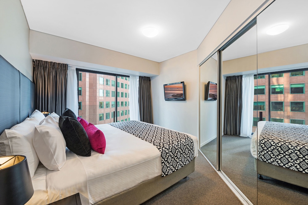Premium Two Bedroom Corner Apartment - Guestroom