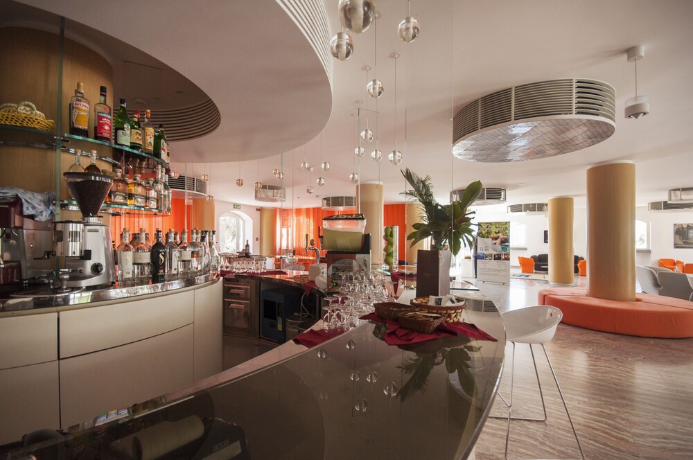 Hotel Bar