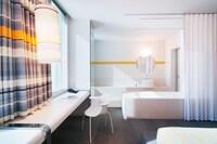 Room (Huge)
