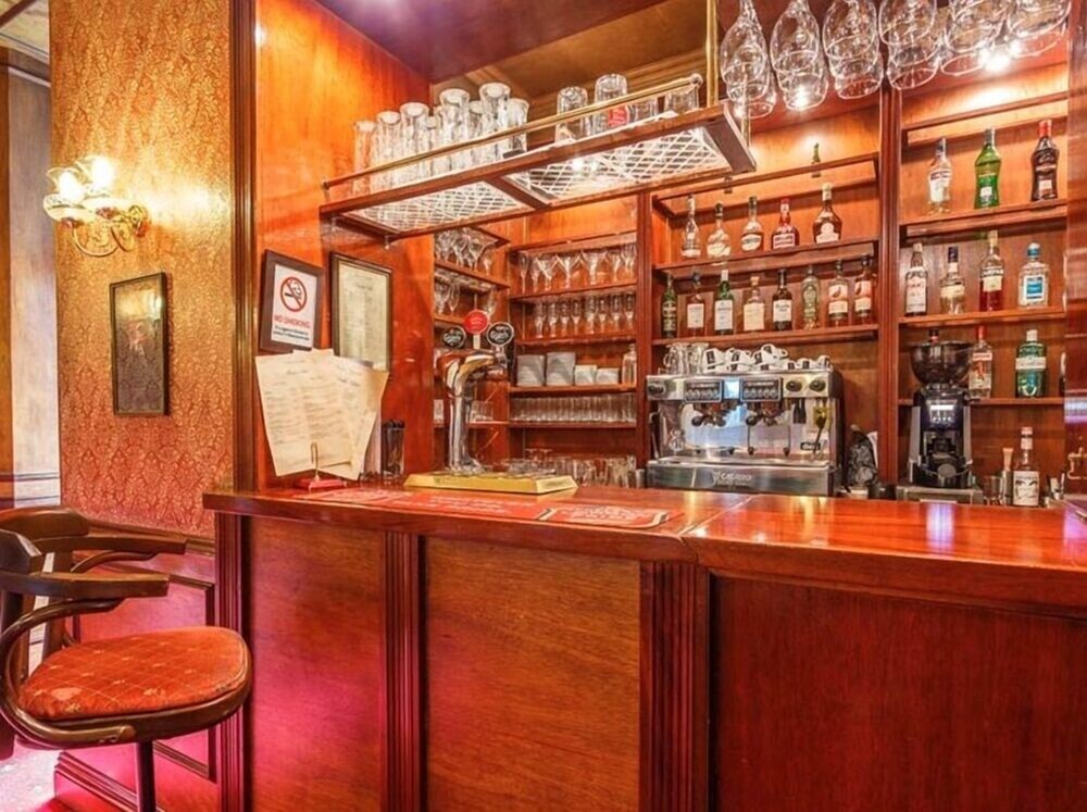 Hotel Bar