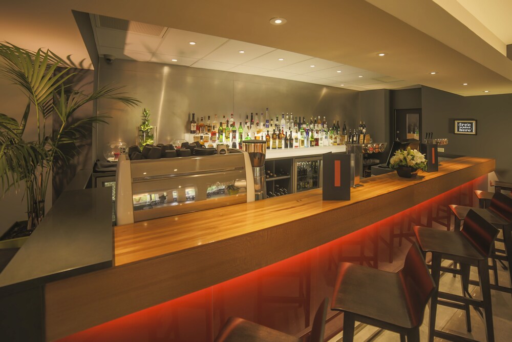 Hotel Bar