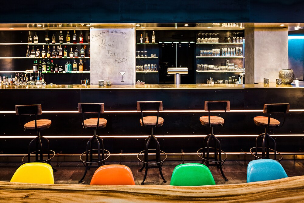 Hotel Bar