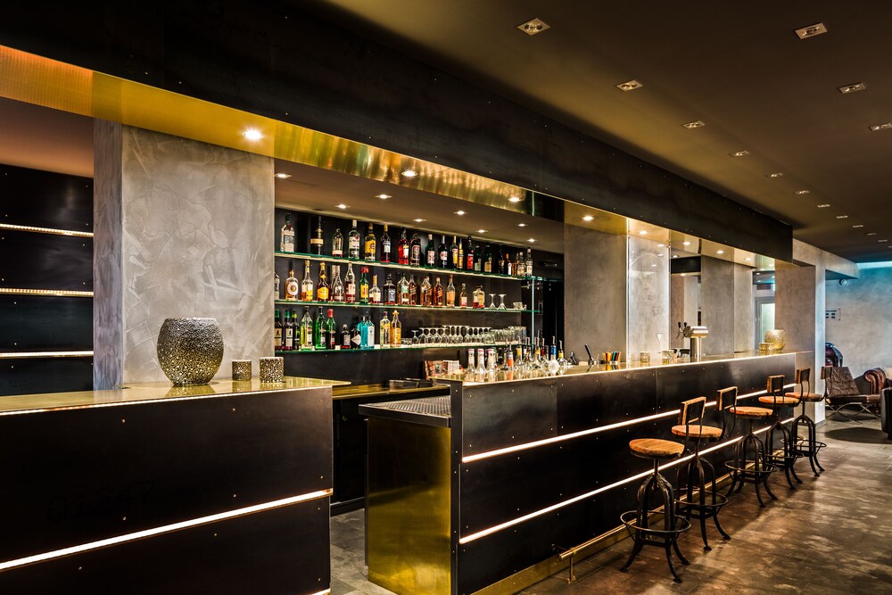 Hotel Bar