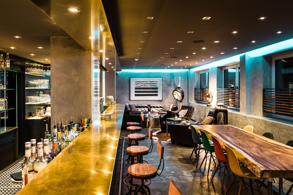 Hotel Bar