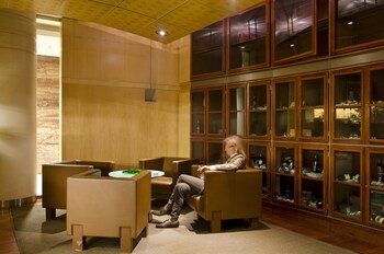 Hotel Lounge