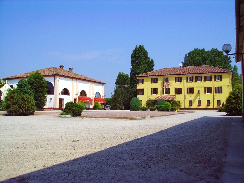 Courtyard View