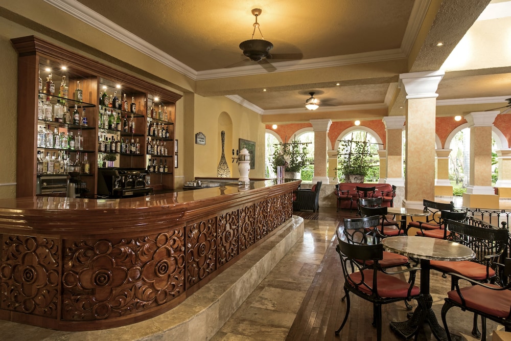 Hotel Lounge