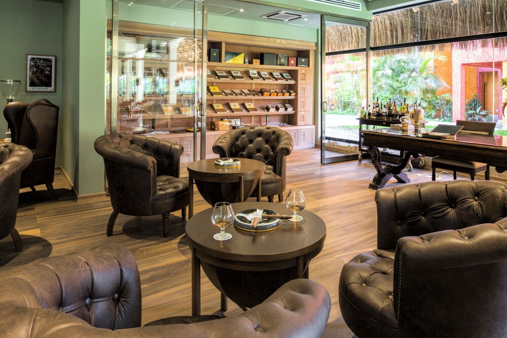 Hotel Bar
