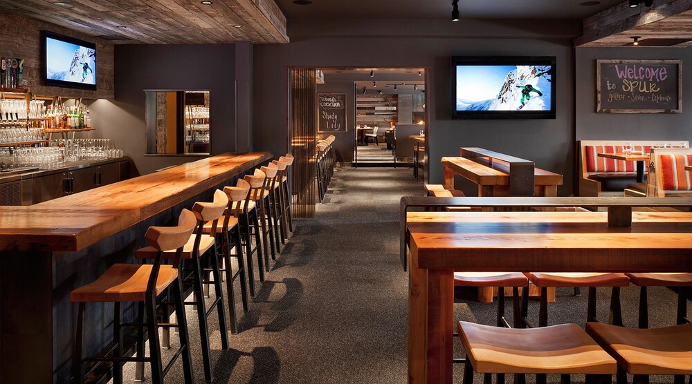 Hotel Bar