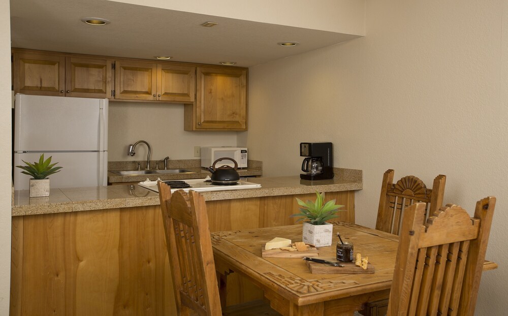 Condo, 1 Bedroom - In-Room Dining