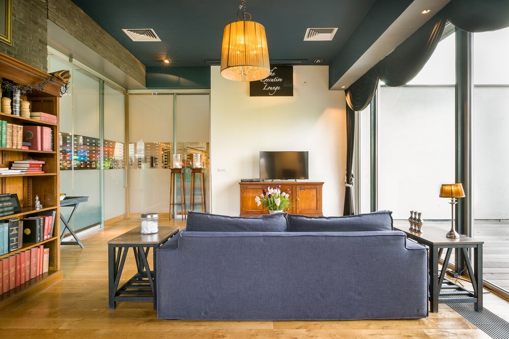 Hotel Lounge