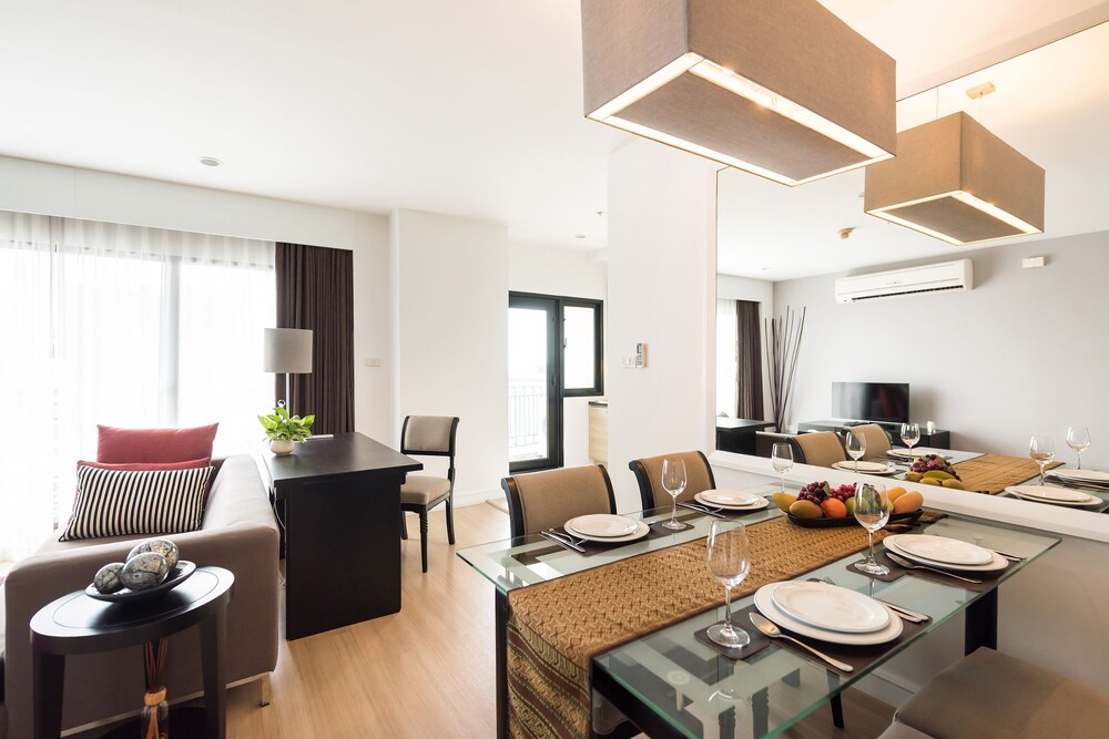 Deluxe Apartment, 2 Bedrooms, Kitchen - In-Room Dining
