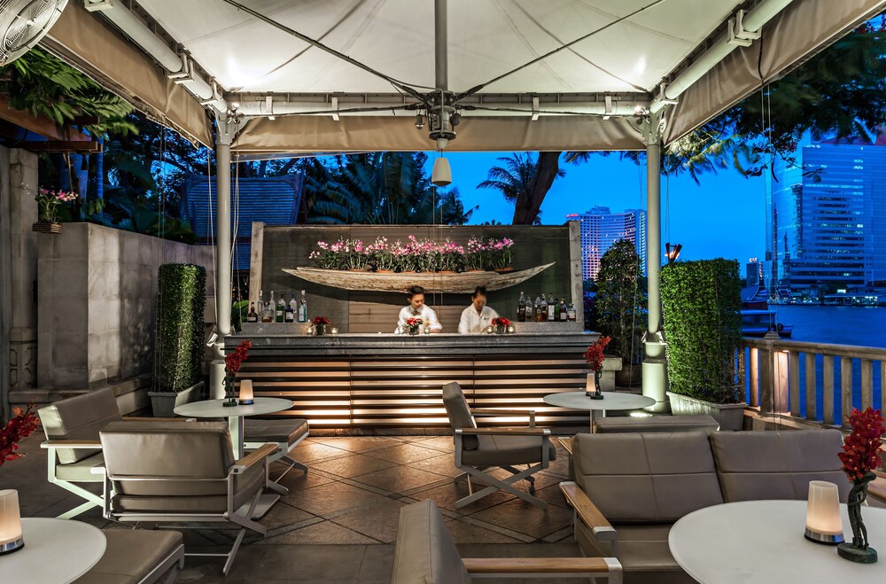 Hotel Bar