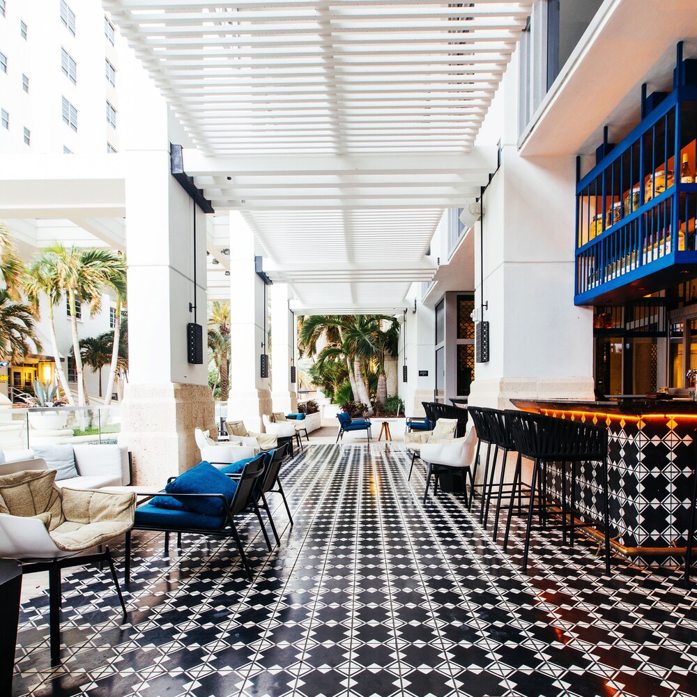 Hotel Bar