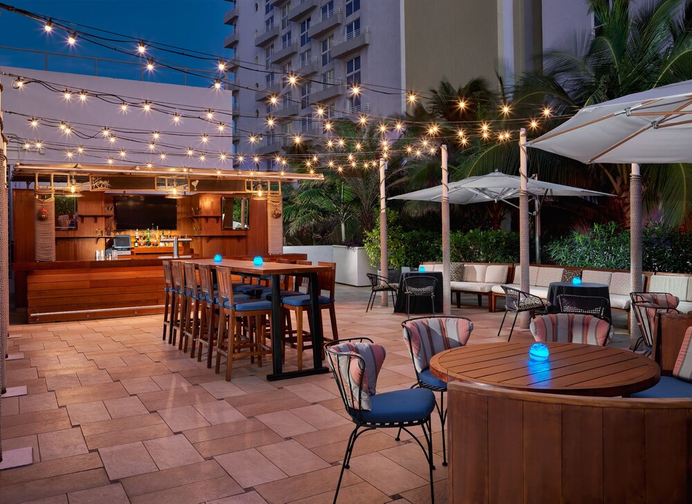 Hotel Bar