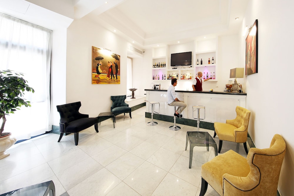 Hotel Bar