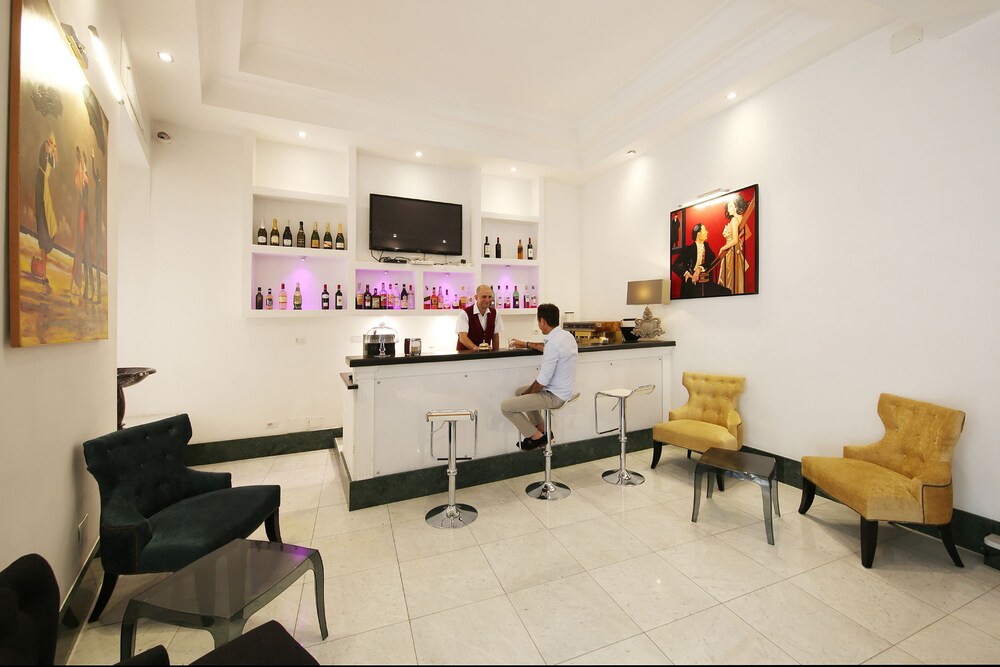 Hotel Bar