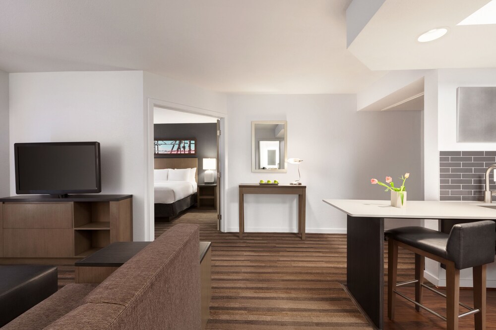 Suite, 1 Bedroom, Accessible, Bathtub - Living Area