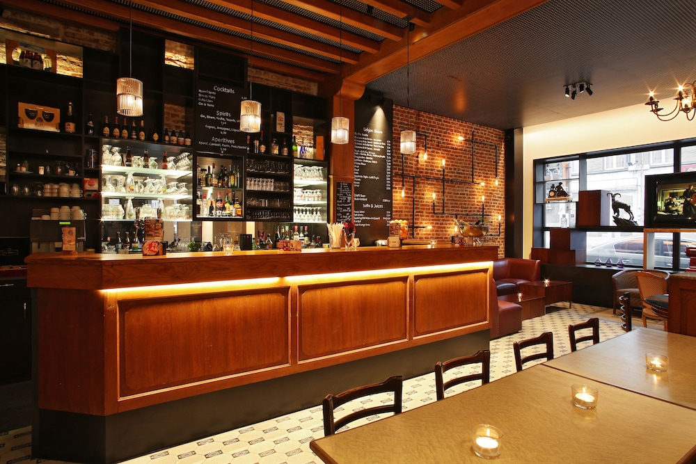 Hotel Bar