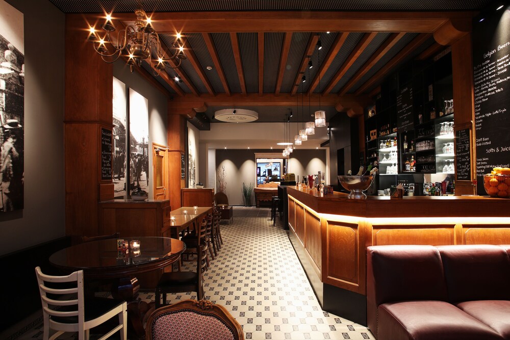 Hotel Bar
