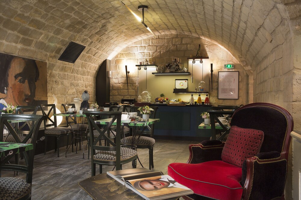 Salle de petit-déjeuner