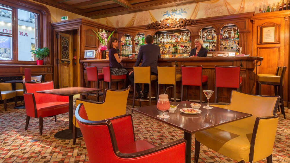 Hotel Bar
