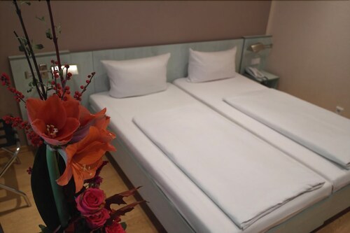 Hotel Attaché