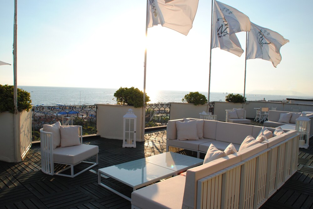 Sundeck