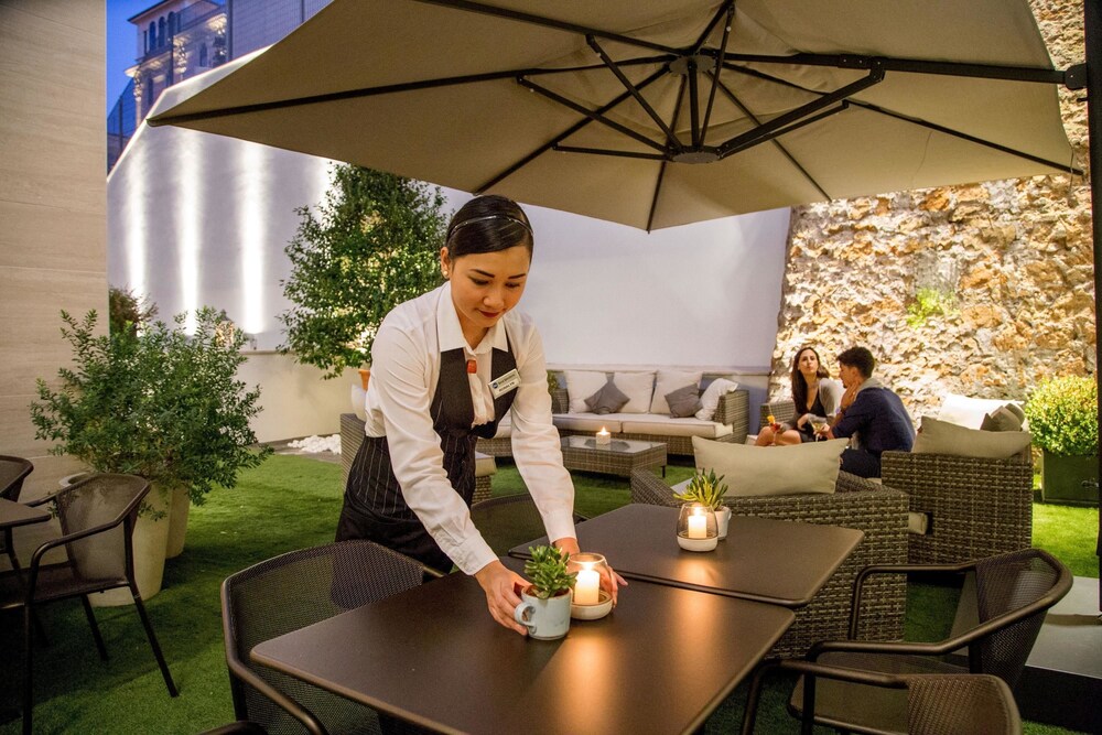 Hotel Bar