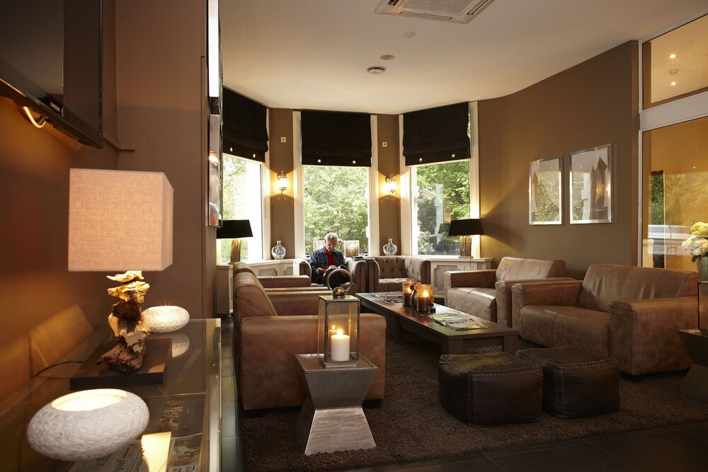 Hotel Lounge