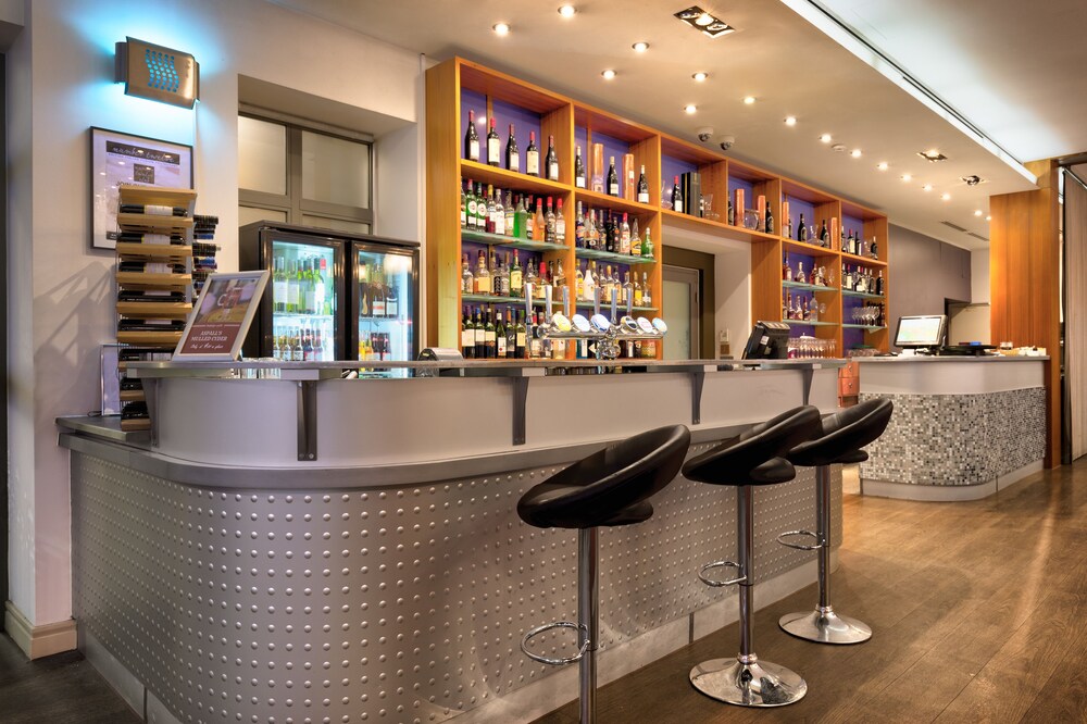 Hotel Bar