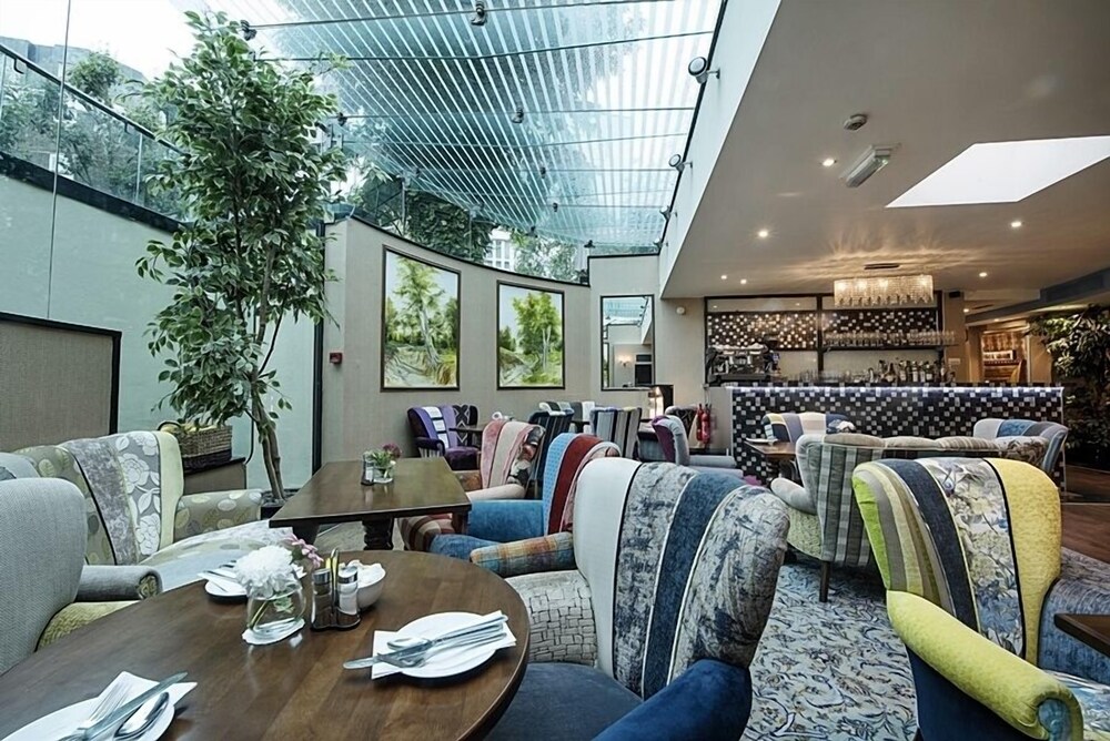 Hotel Bar