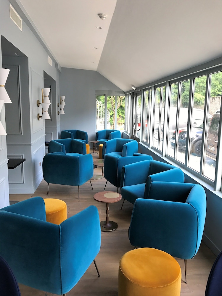 Hotel Lounge