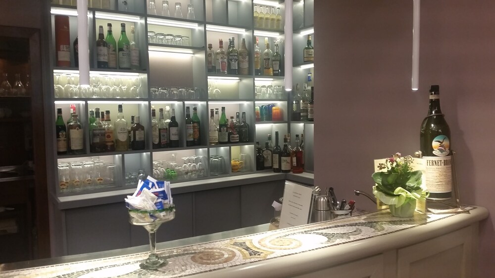 Hotel Bar