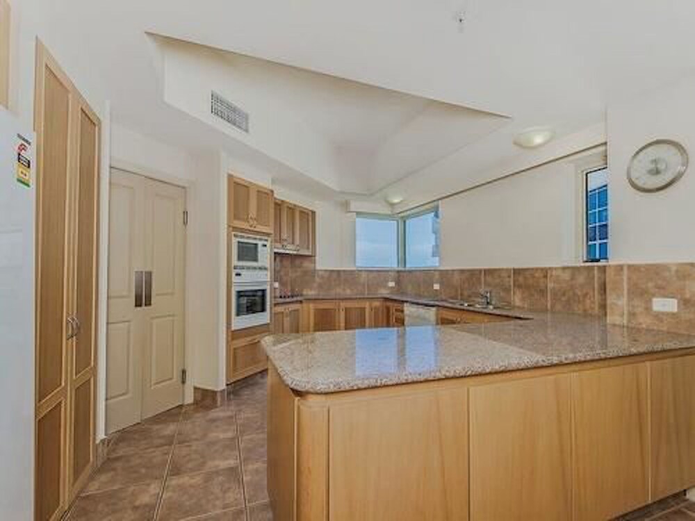 Three Bedroom Beachfront Apt - In-Room Kitchen