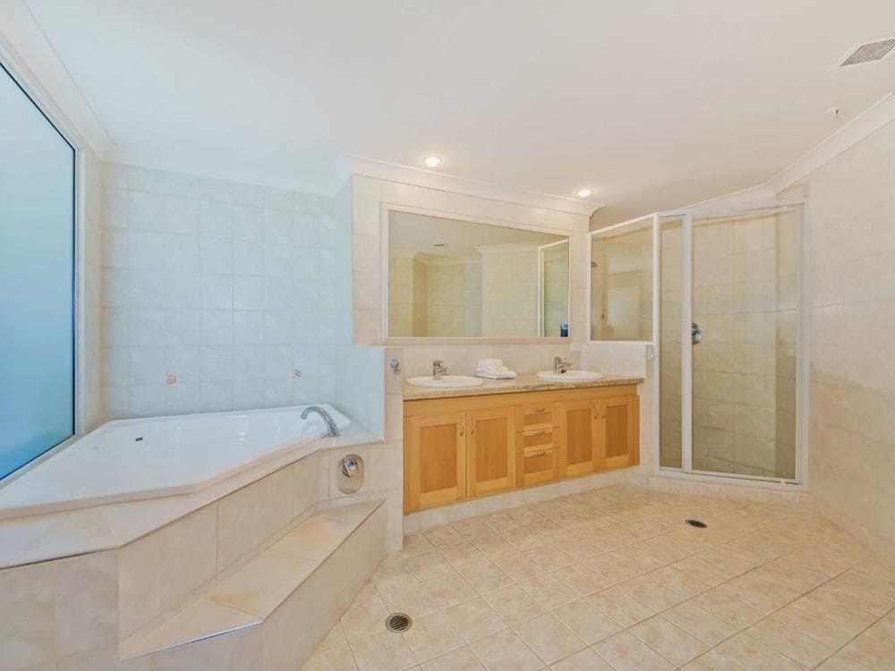 Apartment, 1 Bedroom, Ocean View - Bathroom