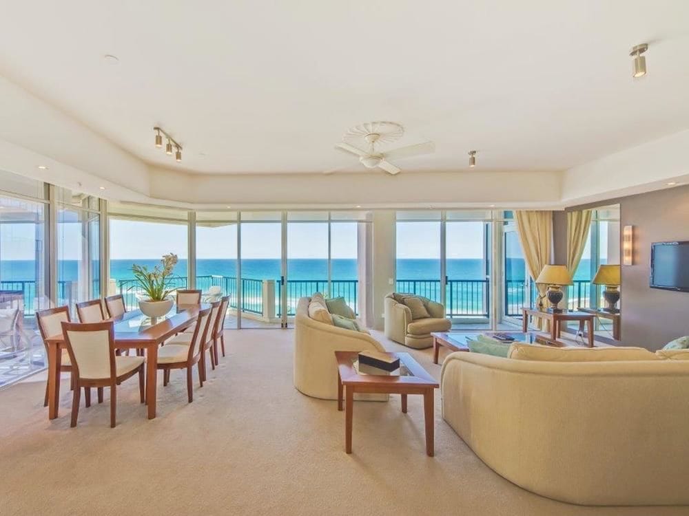 Three Bedroom Beachfront Apt - Living Area