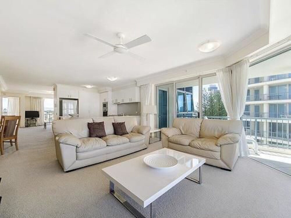 Three Bedroom Beachfront Apt - Living Area
