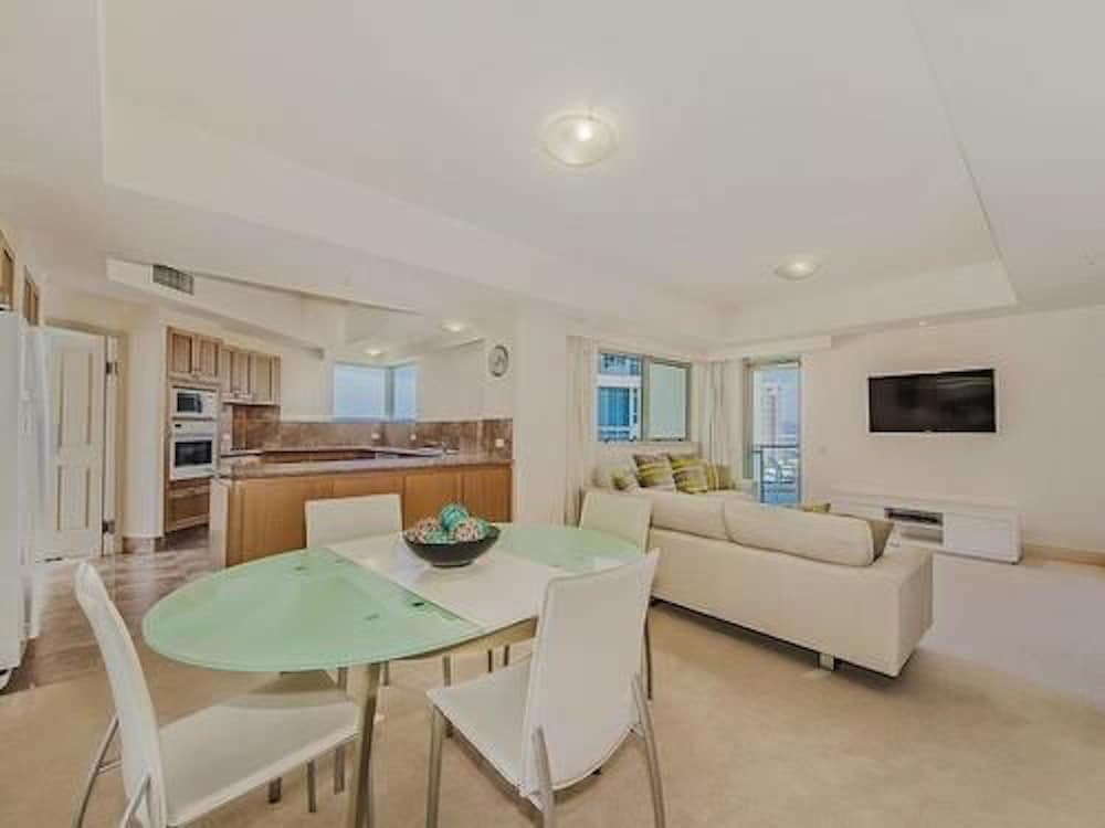 Three Bedroom Beachfront Apt - Living Area