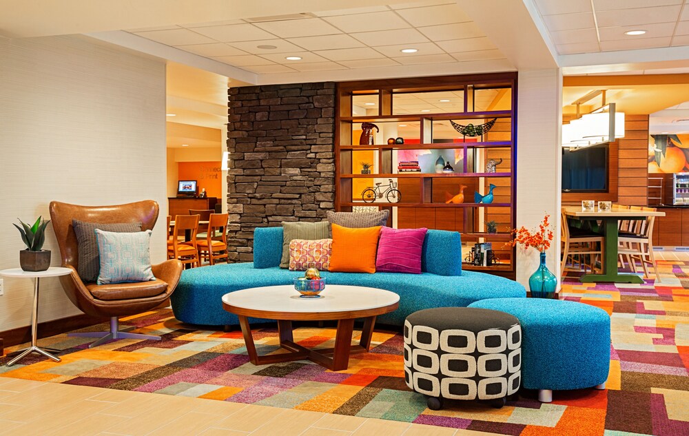 Lobby sitting area, Fairfield Inn & Suites by Marriott Rochester West/Greece