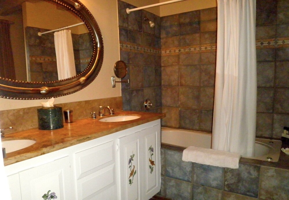 Deep Soaking Bathtub