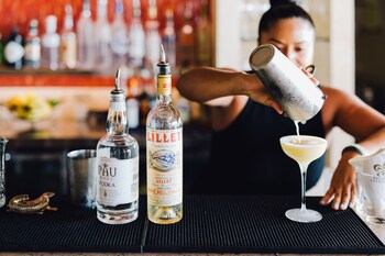 Hotel Bar