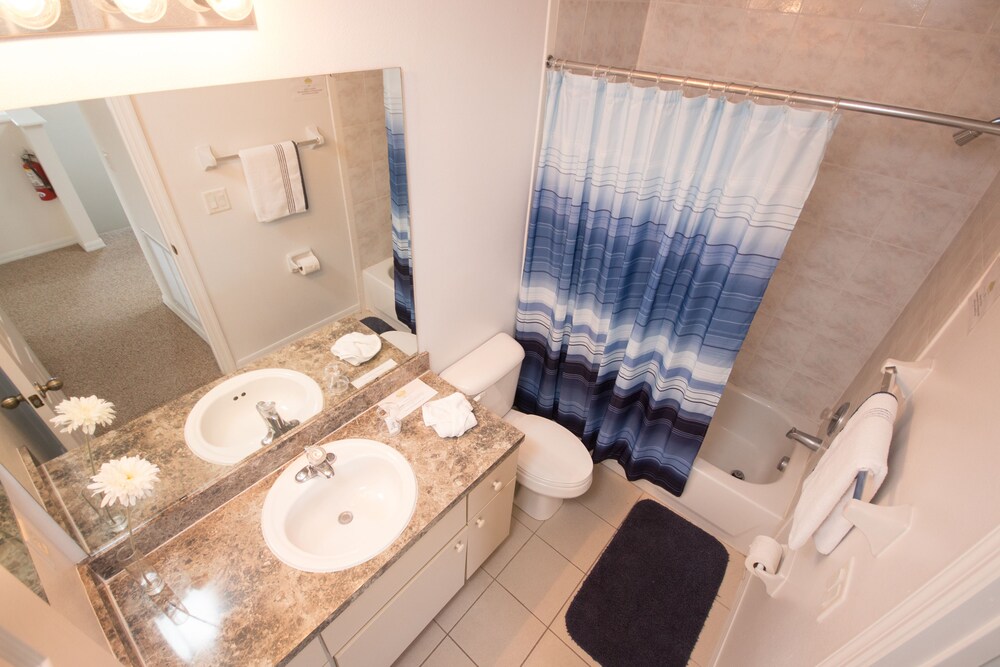 Luxury Townhome, 4 Bedrooms - Bathroom